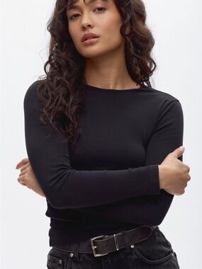 KOTN Black Long Sleeve Crewneck Tee